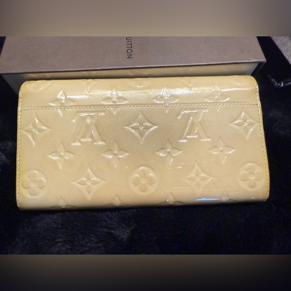 Louis Vuitton Sarah Wallet - Picture 3 of 17